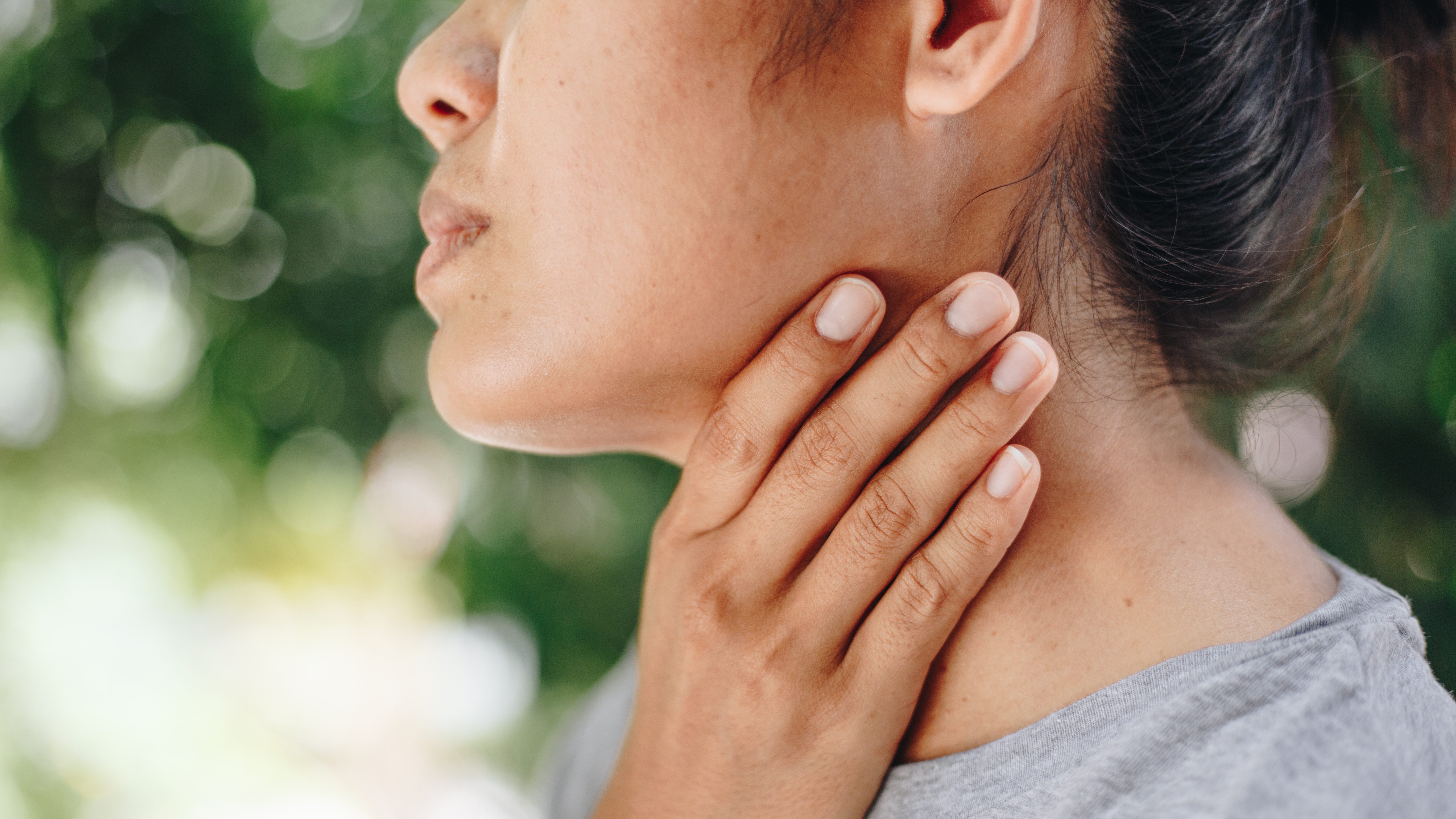 Hyperthyroidism vs. Hypothyroidism: What’s the Difference?