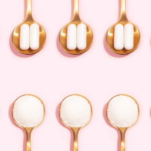 Collagen powder and pills on pink background