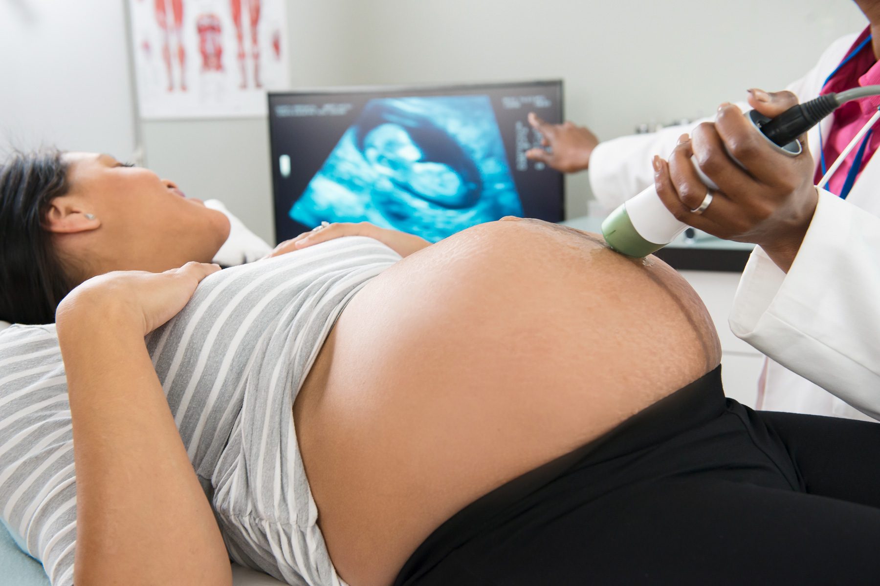 “What I Wish I’d Known About Pregnancy”: A Doctor Details What Expectant Parents Should Know